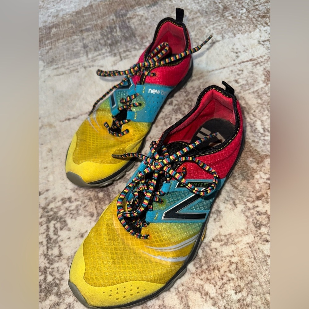 New Balance Minimus Trail Shoes size 9 WT20M2 Red/blue/yellow Multicolor Sneaker - Picture 8 of 13